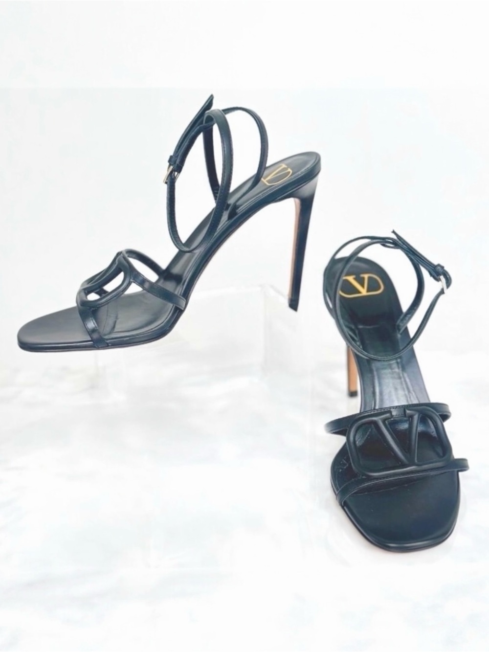 VALENTINO GARAVANI VLTN Logo Leather Heel Ankle Wrap Strap Sandals Size 8 NEW